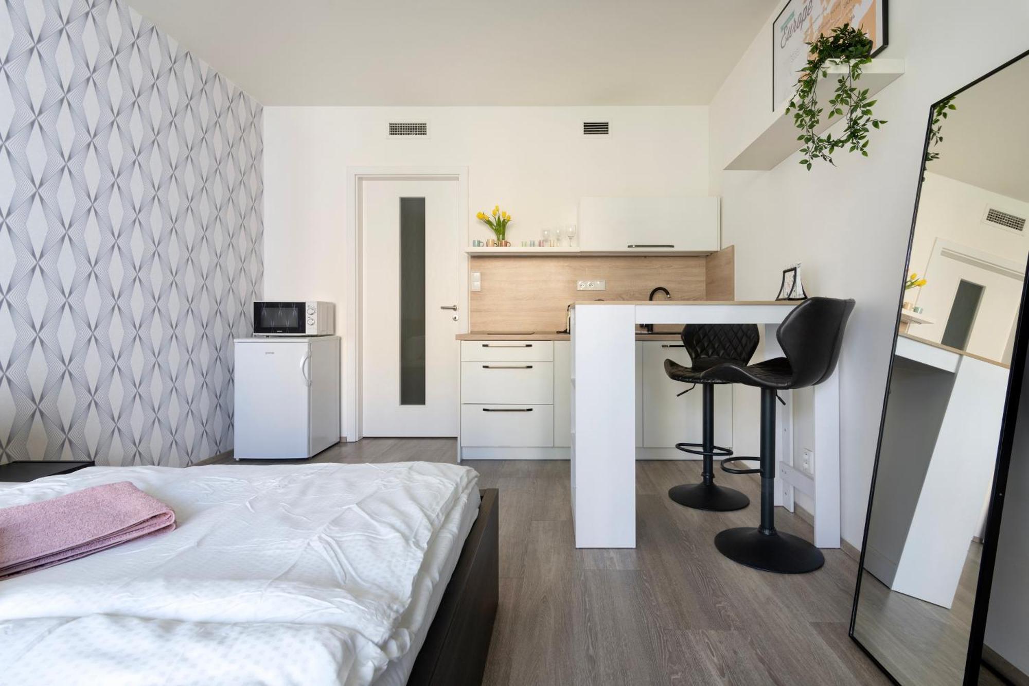 200mb Wifi, Supermarket On-site, 12min Center * Prague
